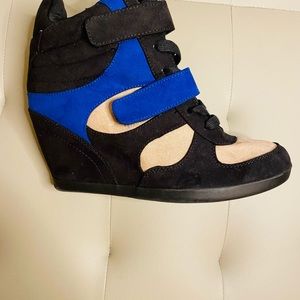 Simply Vera Wedge Sneakers